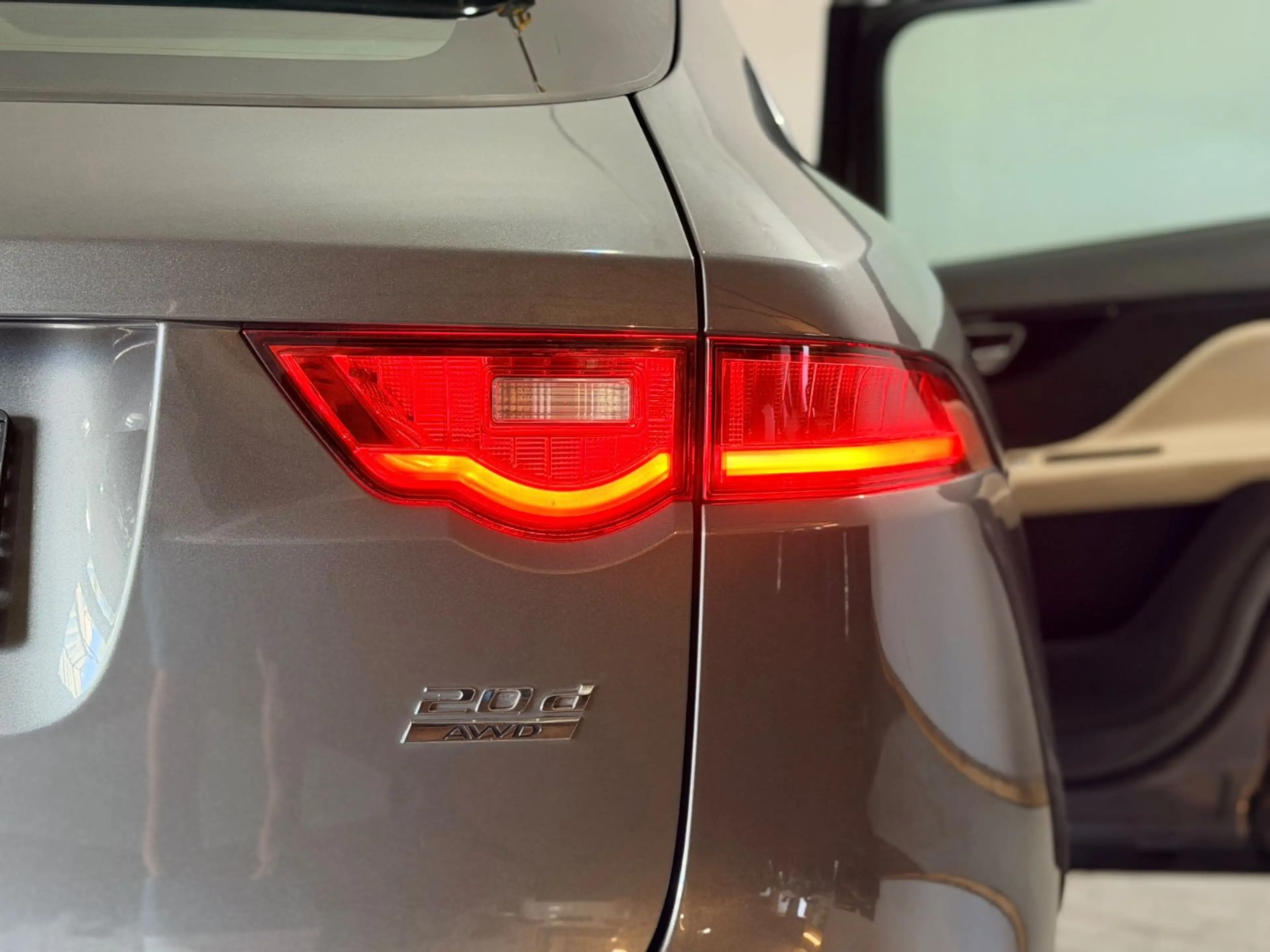 Jaguar F-Pace Allrad Panorama Kamera Meridian Sound — photo 15