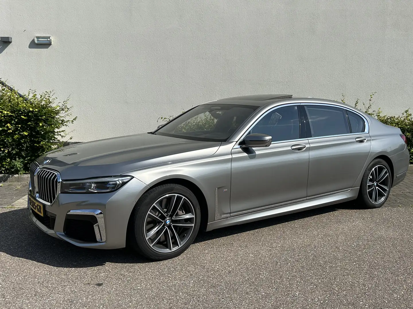 BMW 750 Li xDrive M-pakket, B&W, Schuifkanteldak Grijs - 2