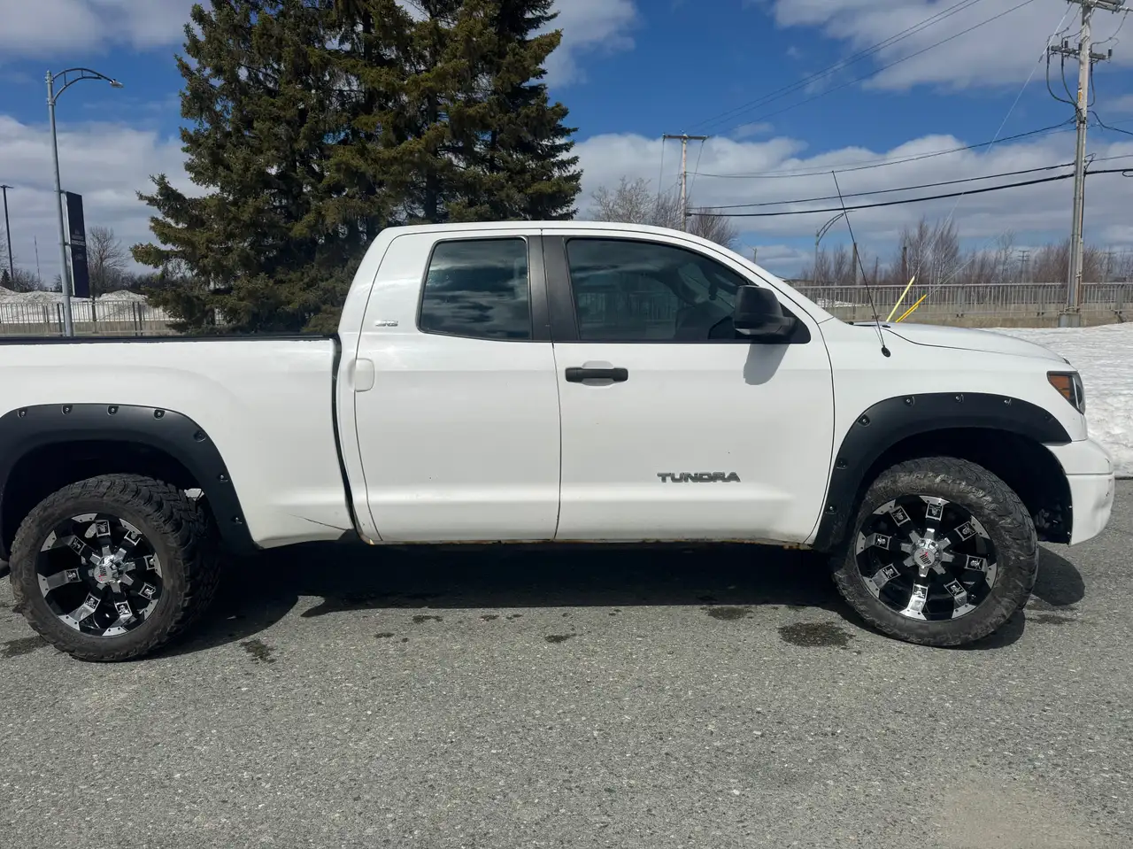 Toyota Tundra снимка Toyota Tundra