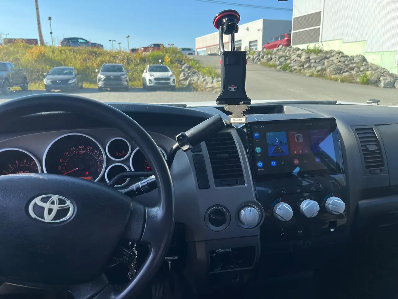 Toyota Tundra снимка Toyota Tundra