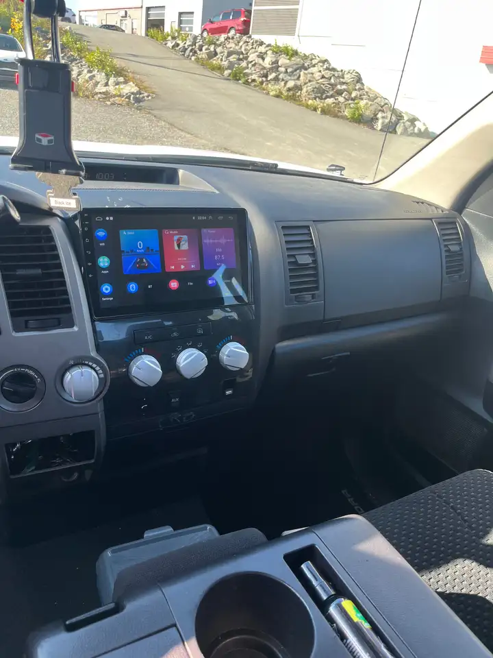 Toyota Tundra снимка Toyota Tundra