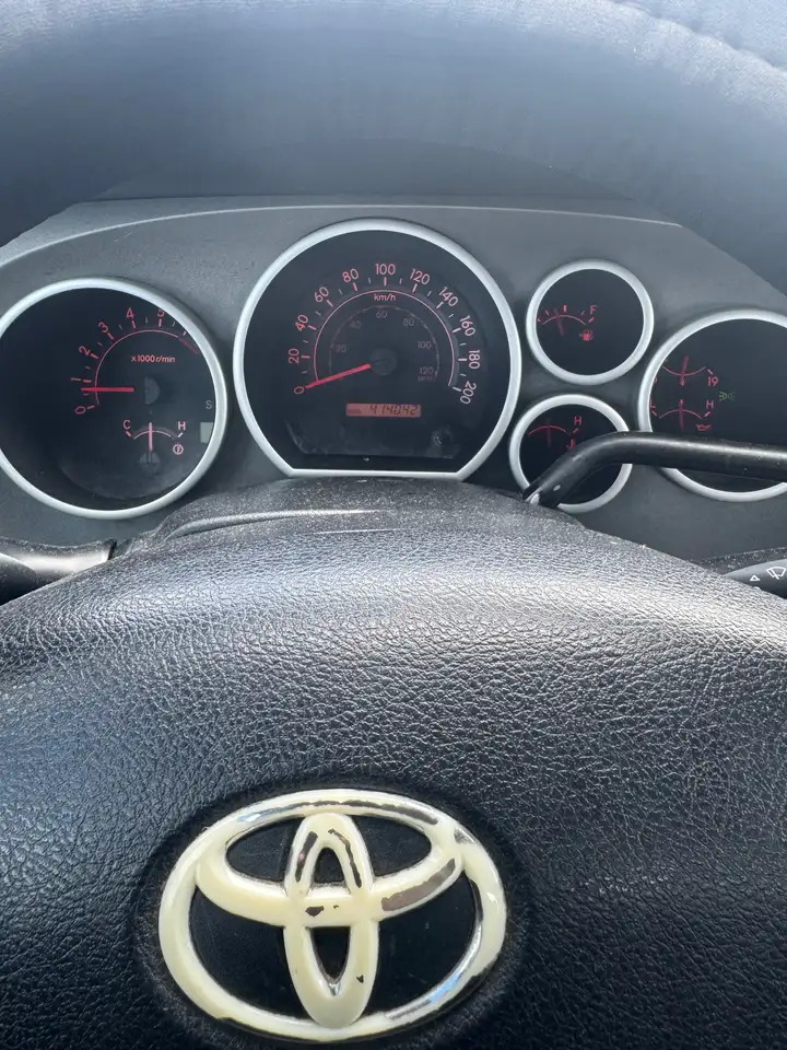 Toyota Tundra снимка Toyota Tundra