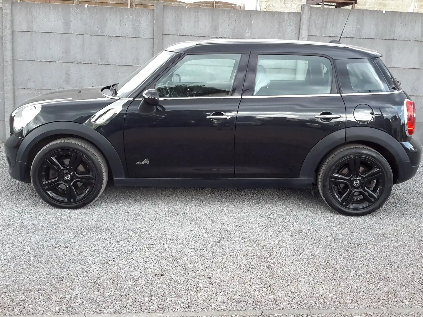 MINI Cooper D Countryman Mini Countryman 2.0 D Cooper ALL4 DPF Zwart - 2