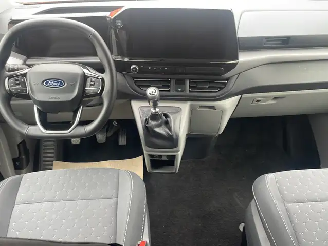 Ford Tourneo Custom view 11