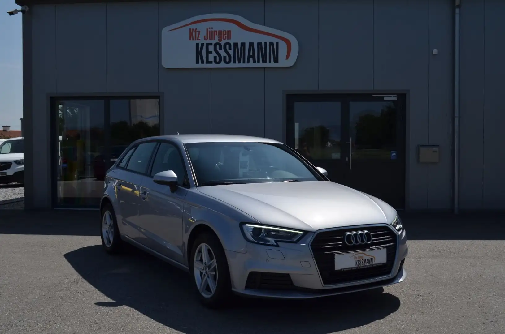 Audi A3 Sportback 1.6 TDI Navi Xenon Silber - 2