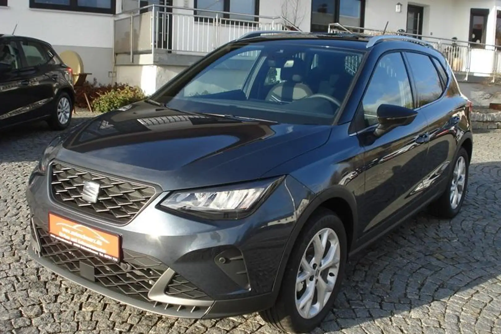 SEAT Arona 1.0 TSI FR DSG Park Kam ACC Kessy Cockpit Grau - 1