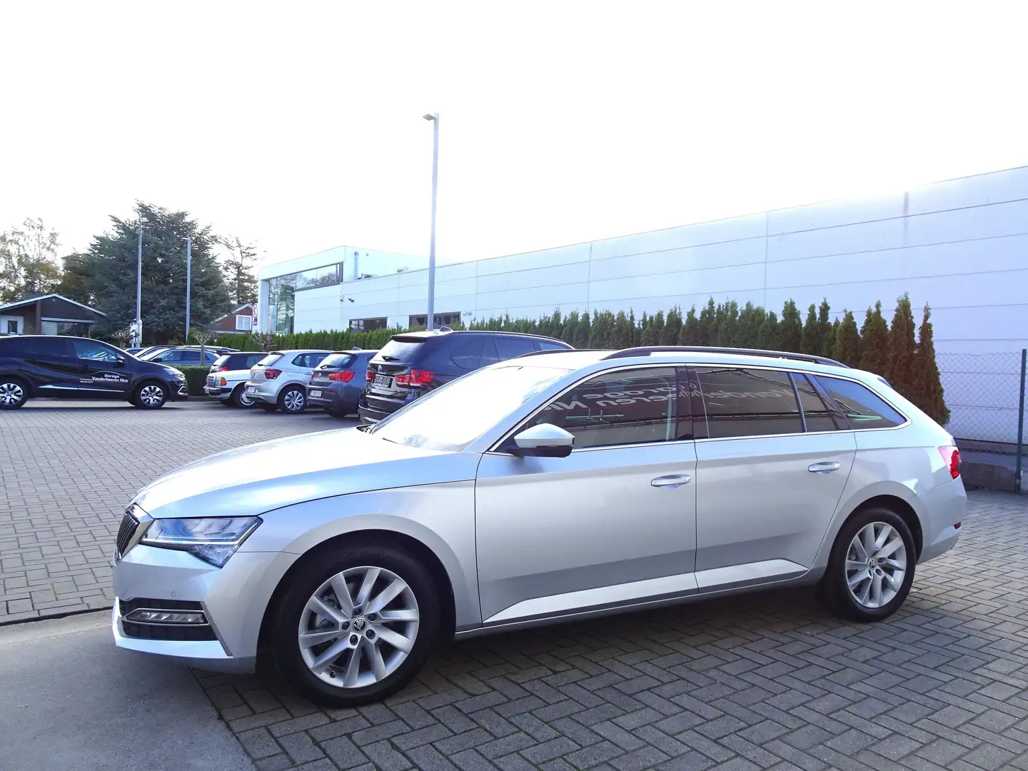 Skoda Superb 1.4 TSi iV PHEV VIRTUAL,CARPLAY,CAMERA,TREKH,CRUIS Gris - 2