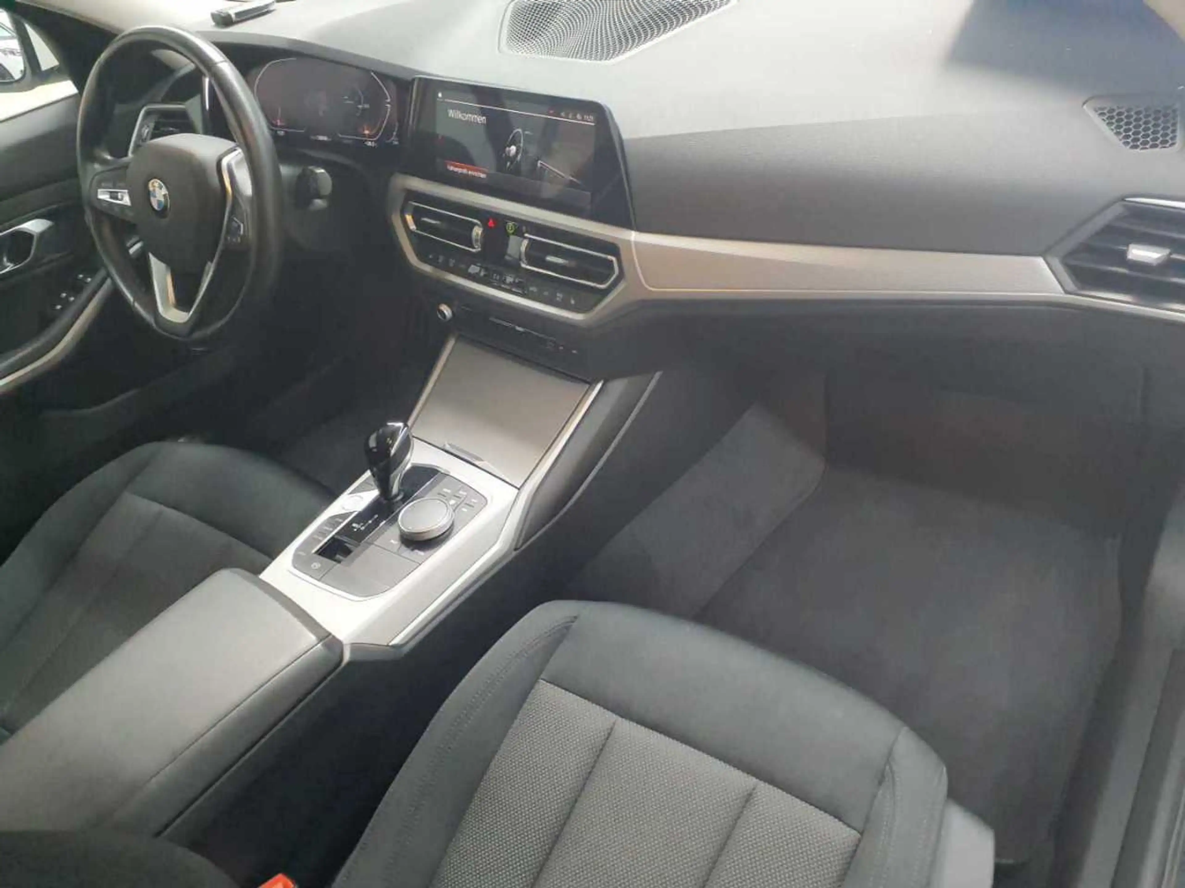 BMW 316 316d Touring Aut. — photo 9