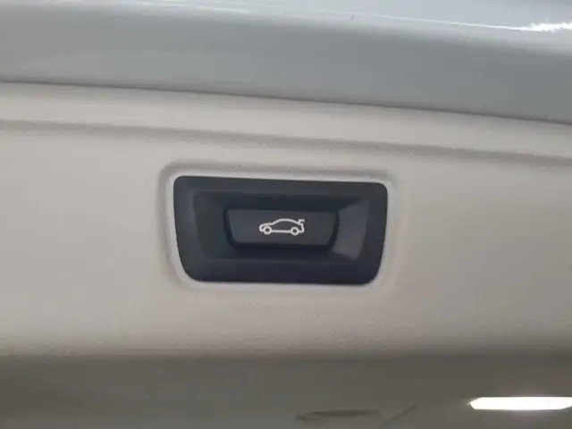 BMW 3 Series view 16