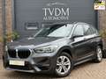 BMW X1 XDrive25e Executive|TREKHAAK|NAVI|CLIMATE|LED|CRUI Grijs - thumbnail 1