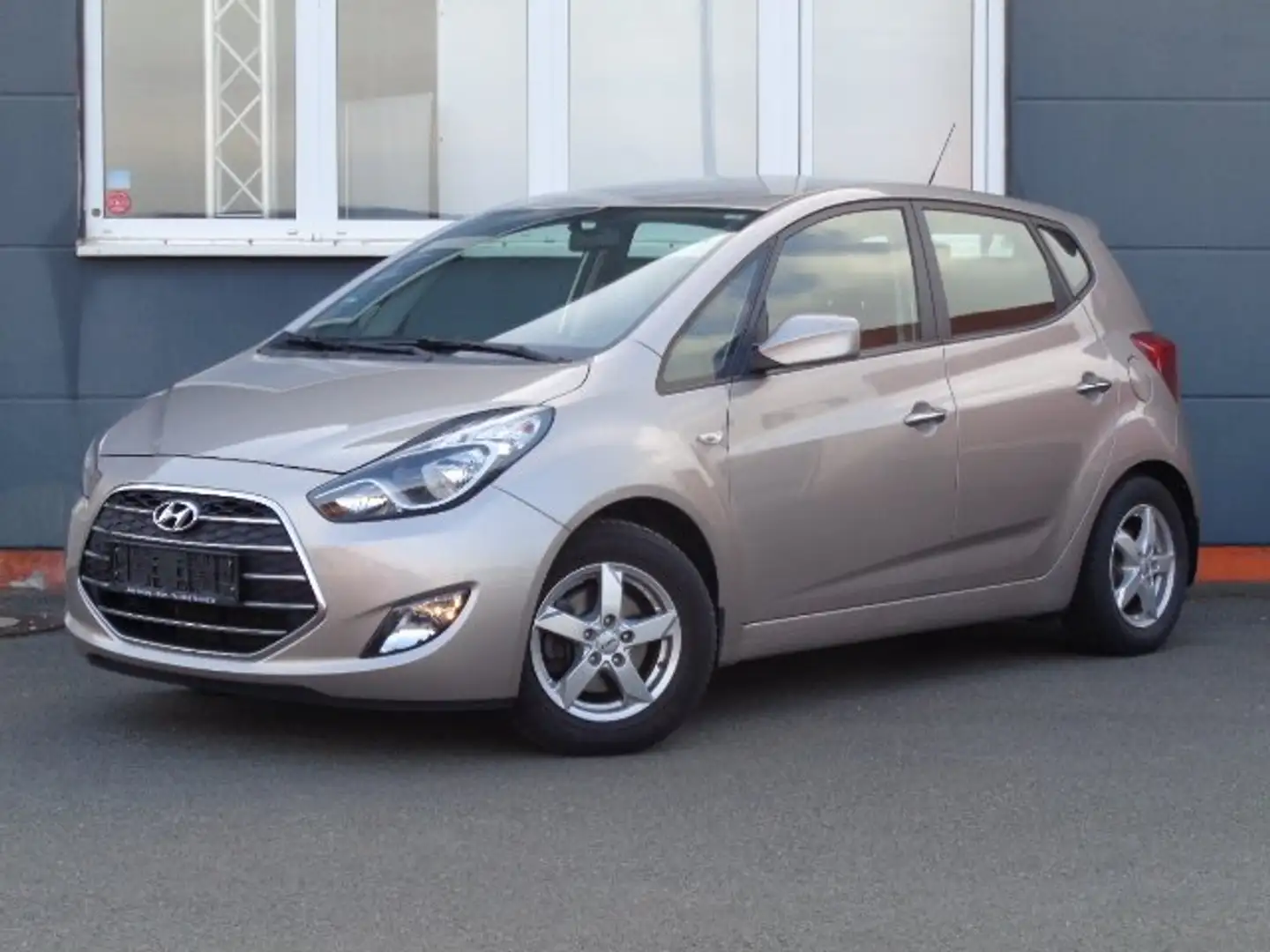 Hyundai iX20 1.4 blue Space SHZ PDC Tempomat Silber - 1