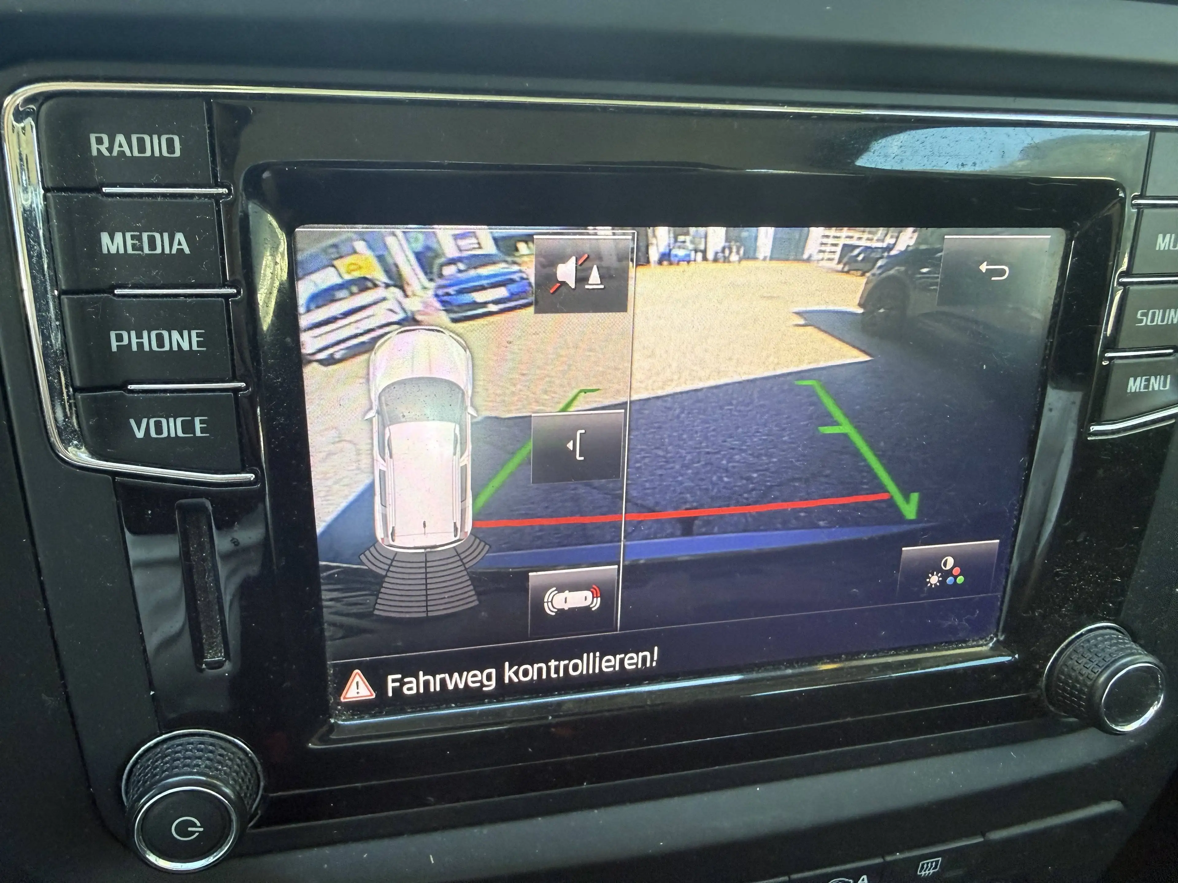 Skoda Yeti 2,0 TDI SCR Ambition Outdoor — photo 15