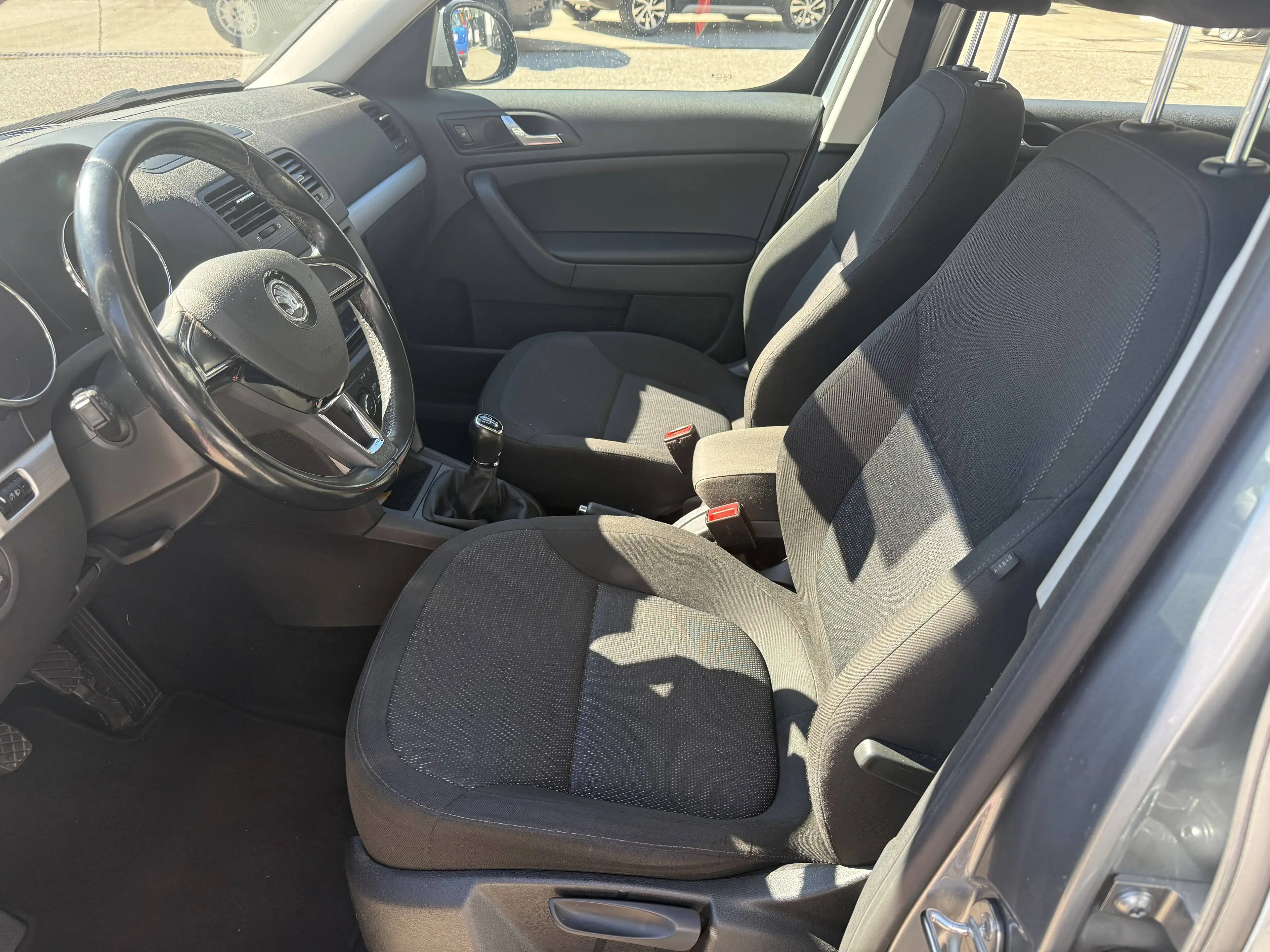 Skoda Yeti 2,0 TDI SCR Ambition Outdoor — photo 12
