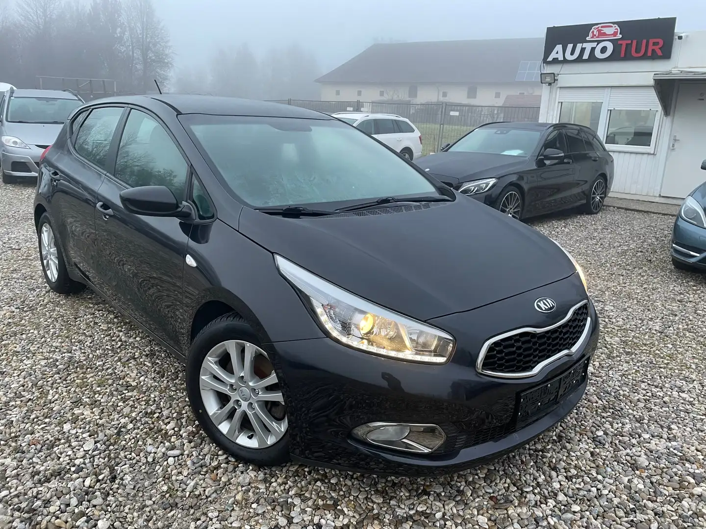 Kia Ceed / cee'd 1,4 MPI +NEU PICKERL 4/2026+4MONAT Negro - 1