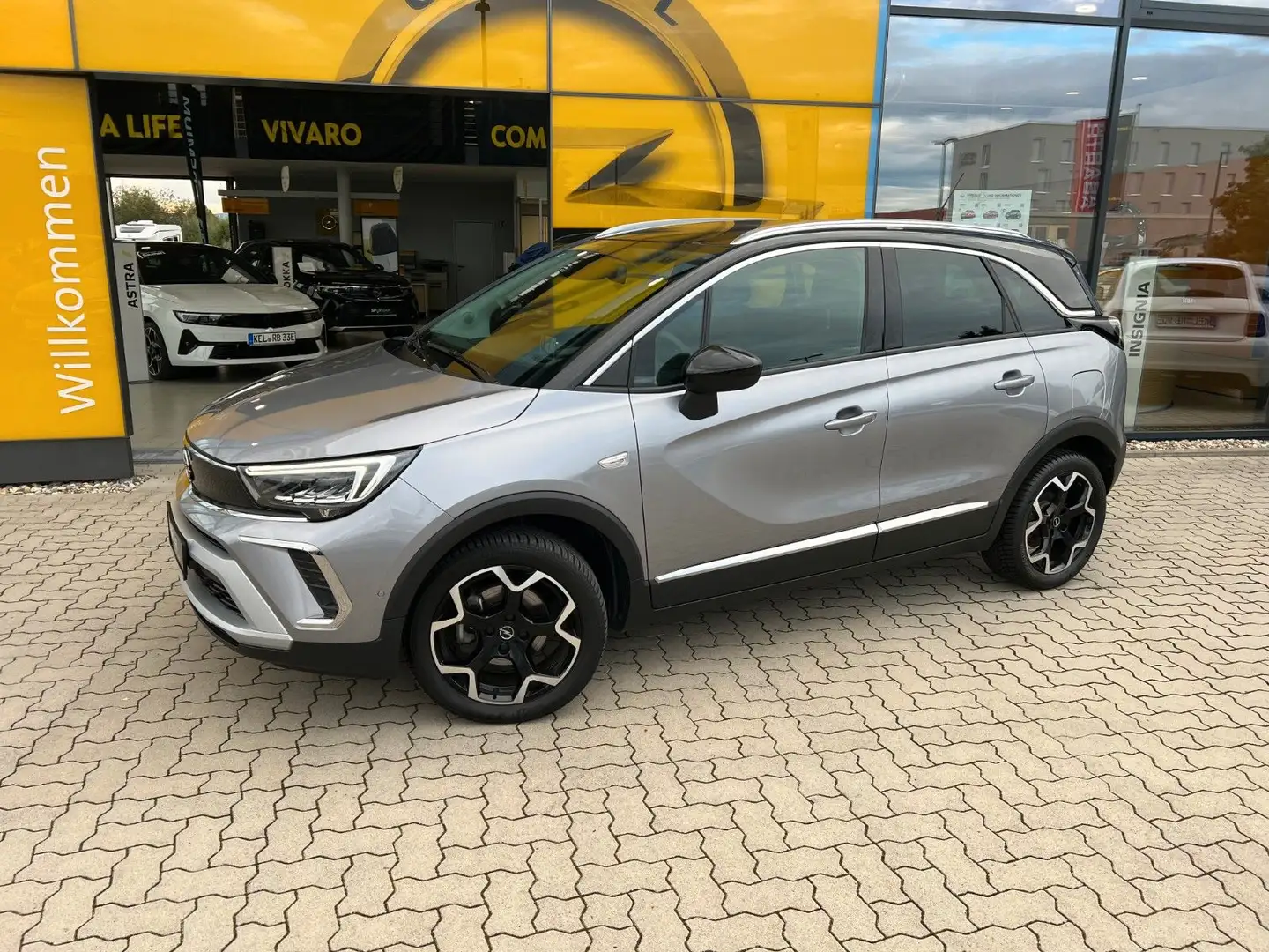 Opel Crossland X Crossland 1.2 DI Turbo 130 Ultimate Grau - 2