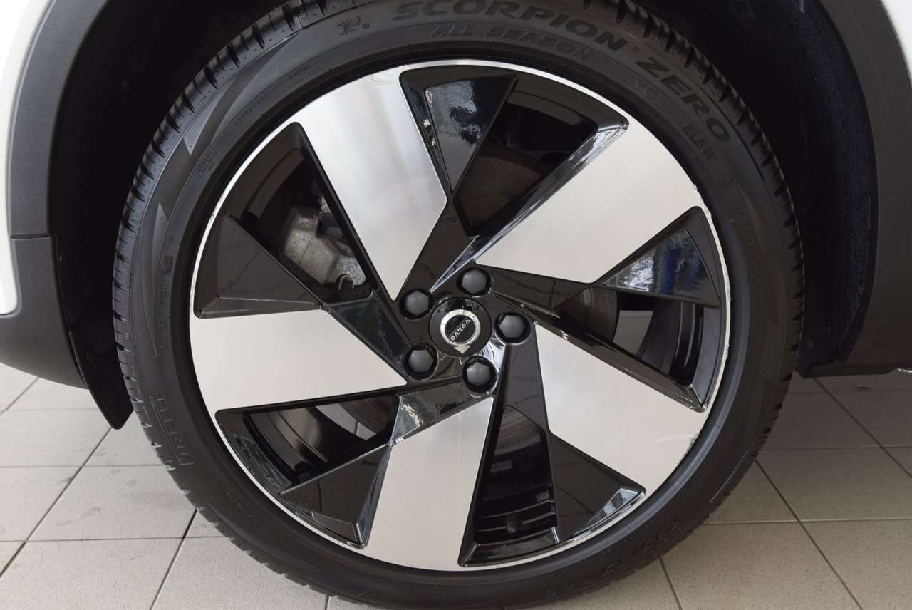 2023 Volvo XC40 ULTIMATE+LED+TOIT+AWD+HARMAN ULTIMATE+LED+TOIT+AWD — снимка 1