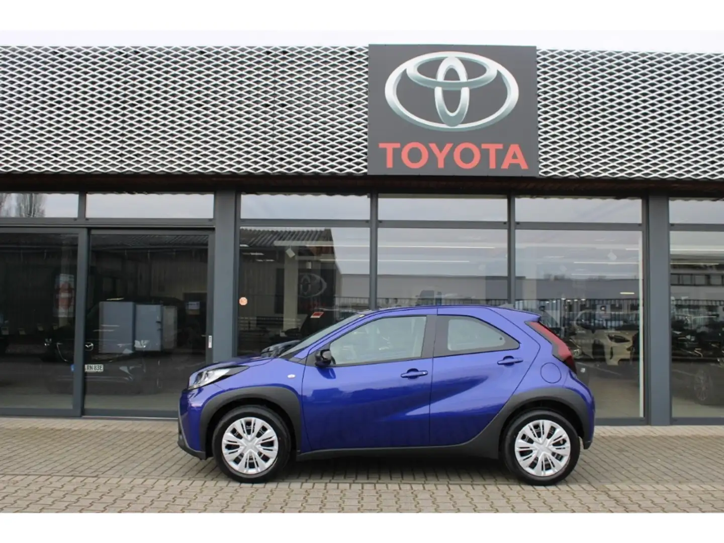 Toyota Aygo X Play+ACAA+GJ-RÄDER !! Blau - 2