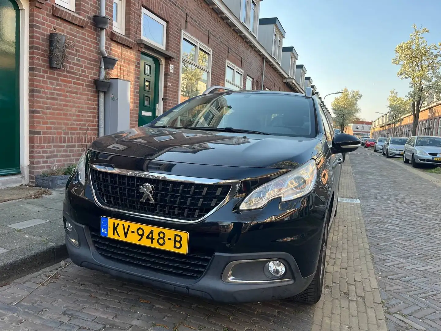 Peugeot 2008 2008 1.2 PureT. Blue Lion Zwart - 1
