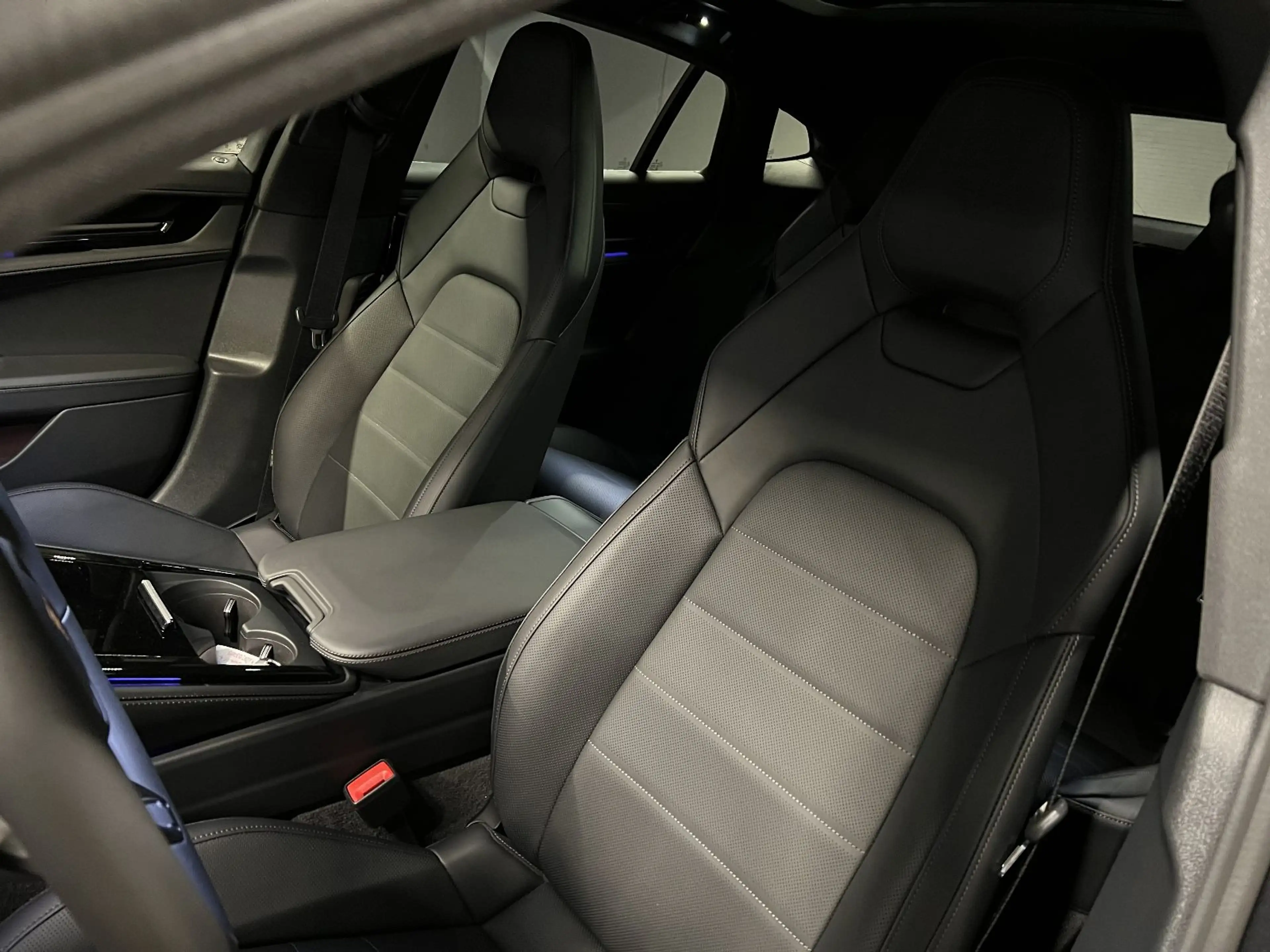 Porsche Panamera 4 E-Hybrid | Panorama | InnoDrive | — photo 14