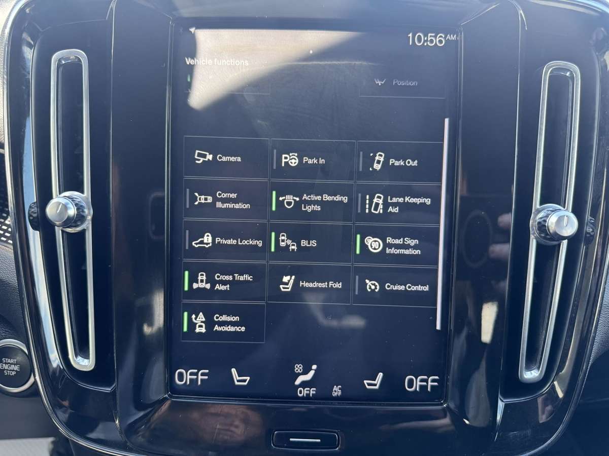 2019 Volvo XC40 R Design thumb 15