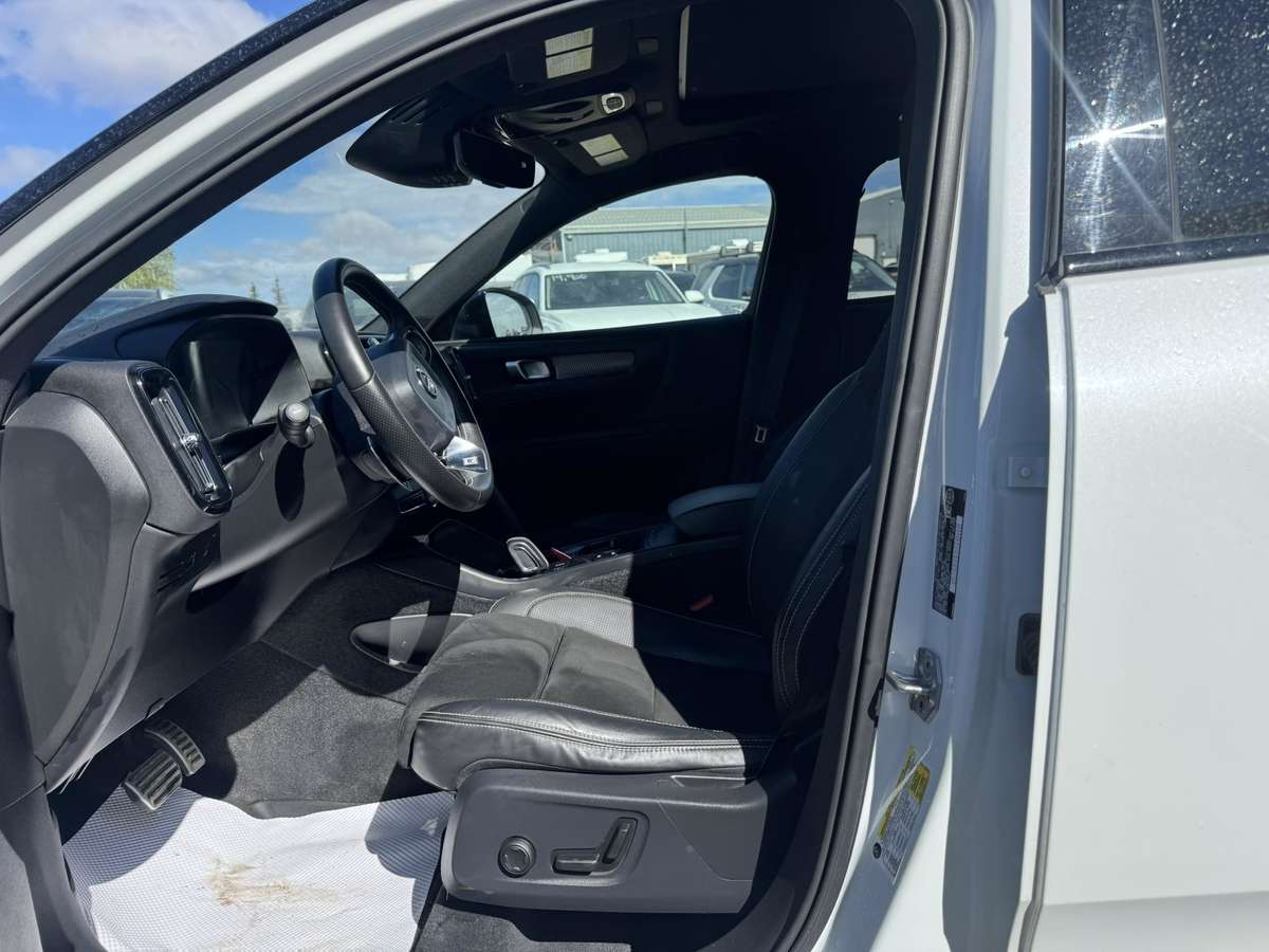 2019 Volvo XC40 R Design thumb 9