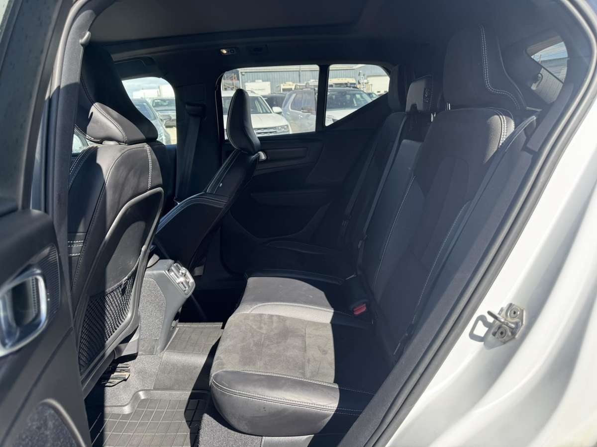 2019 Volvo XC40 R Design thumb 18
