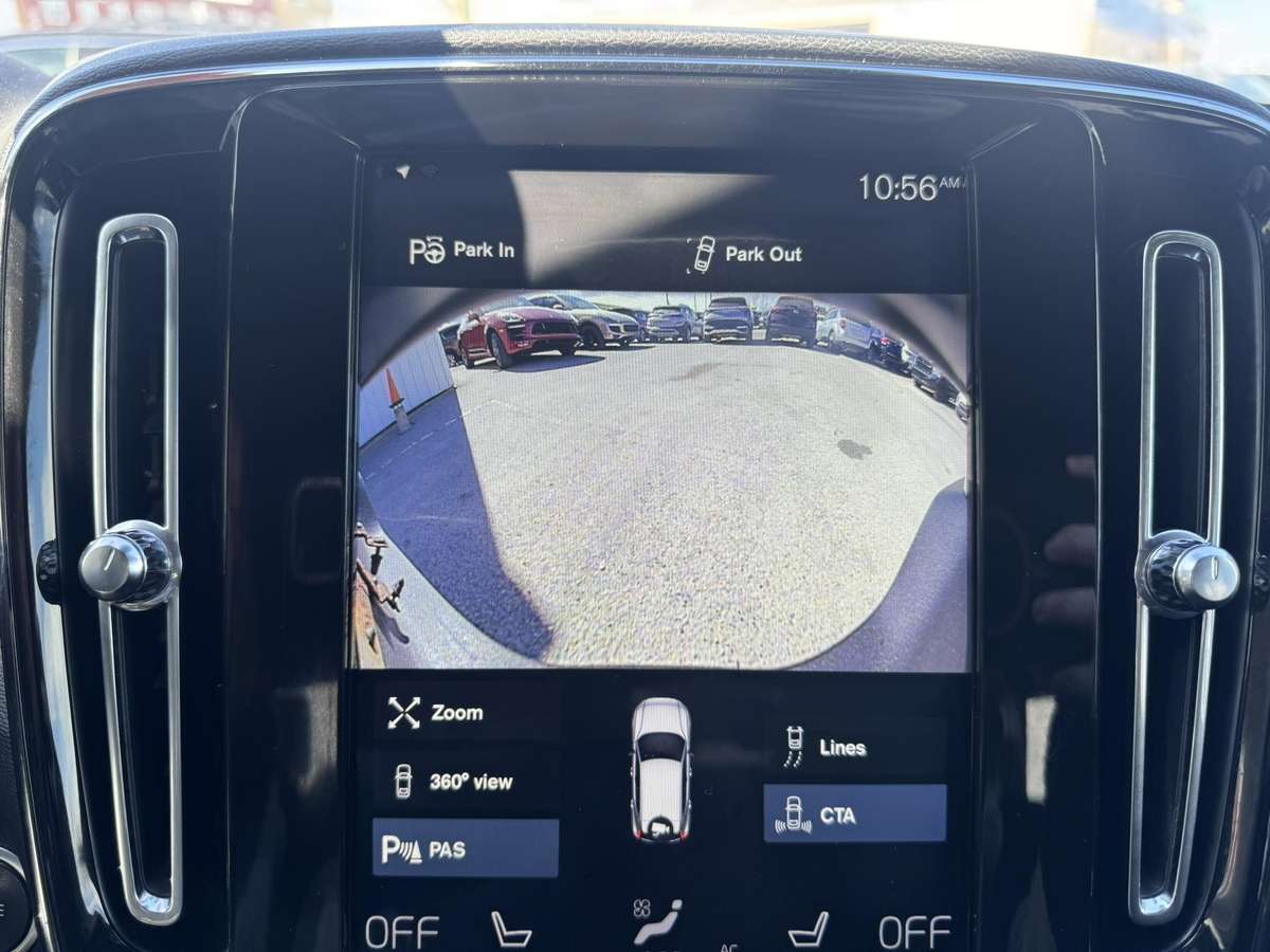 2019 Volvo XC40 R Design thumb 13