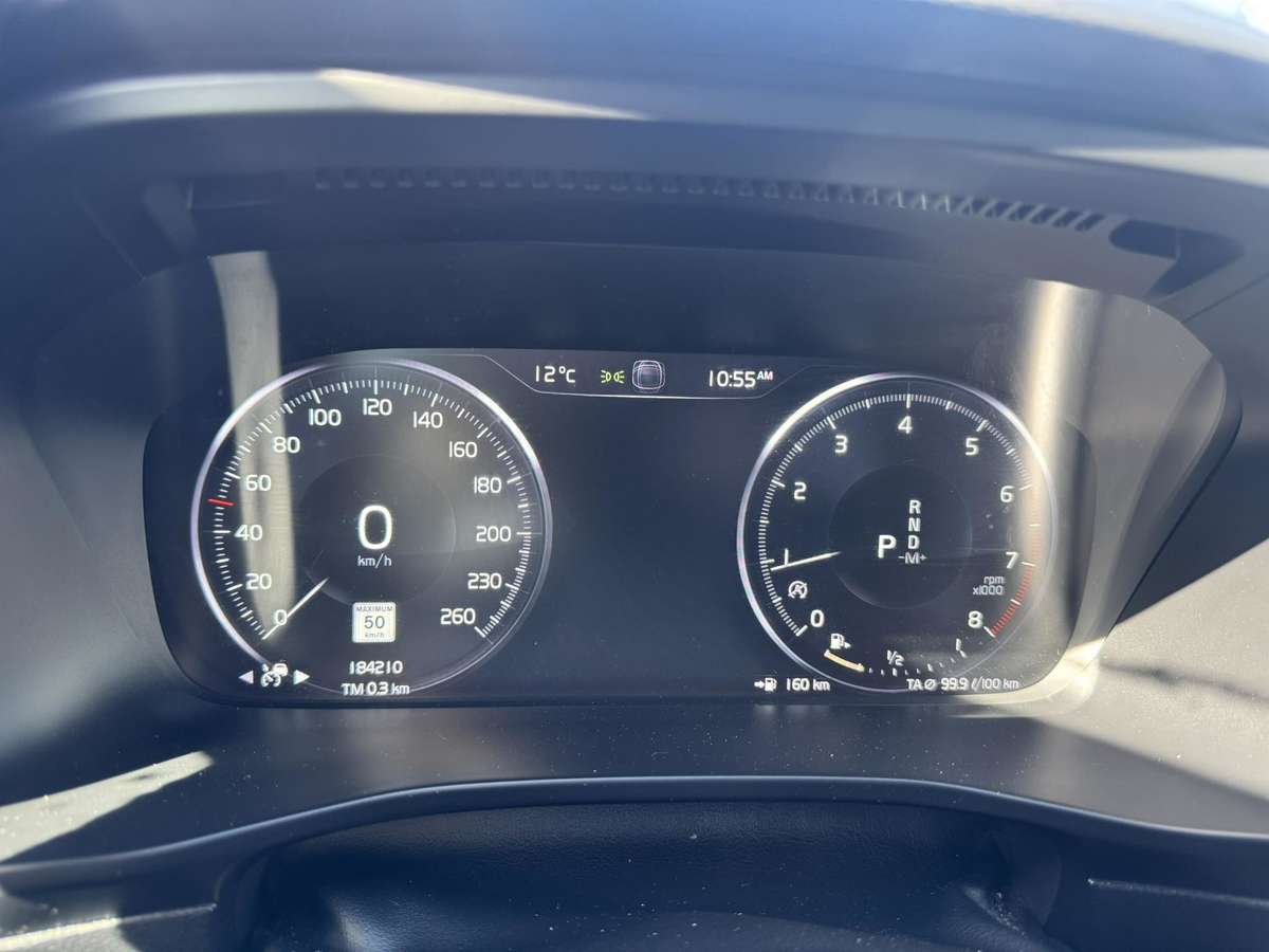 2019 Volvo XC40 R Design thumb 11