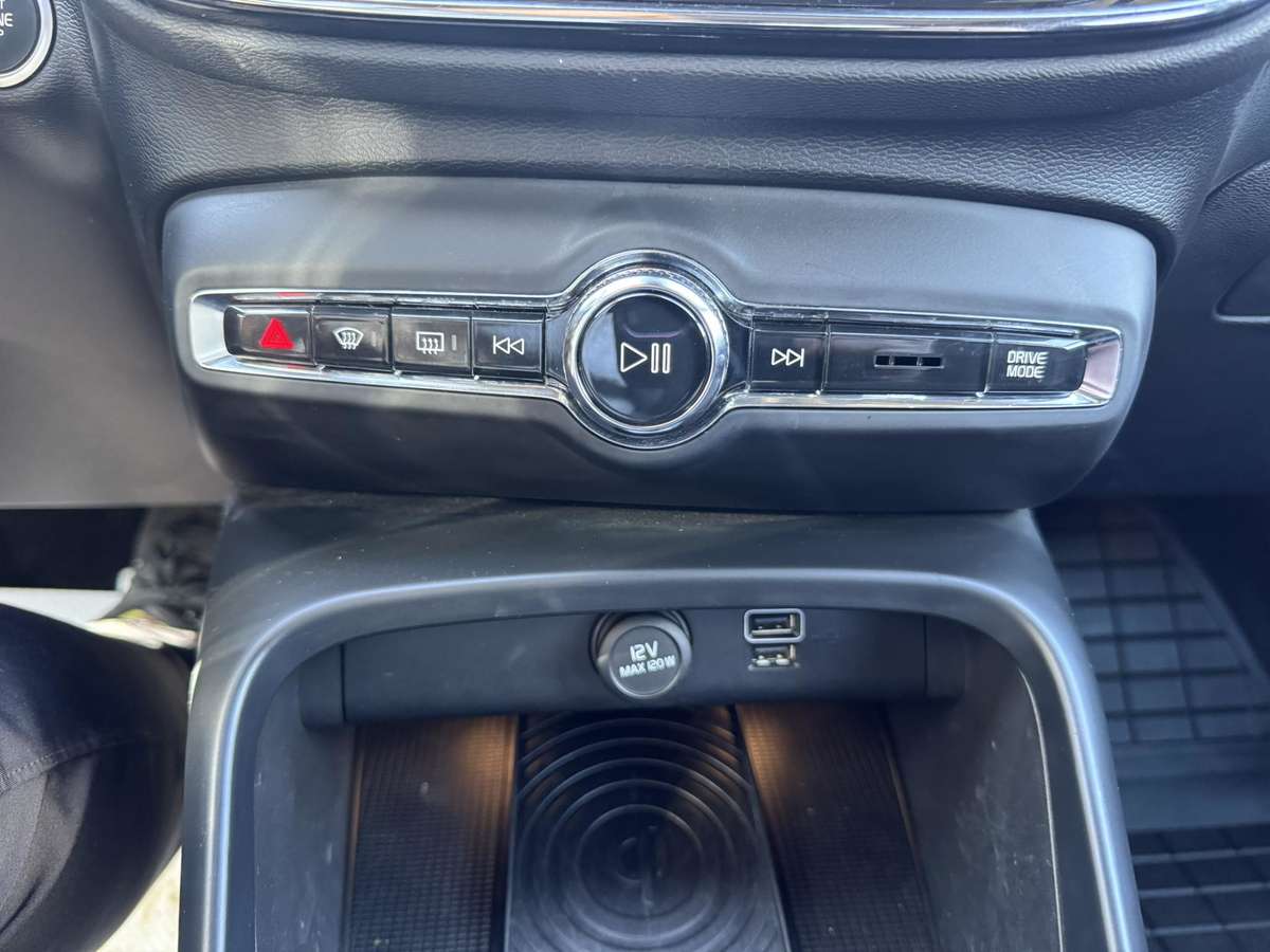 2019 Volvo XC40 R Design thumb 14