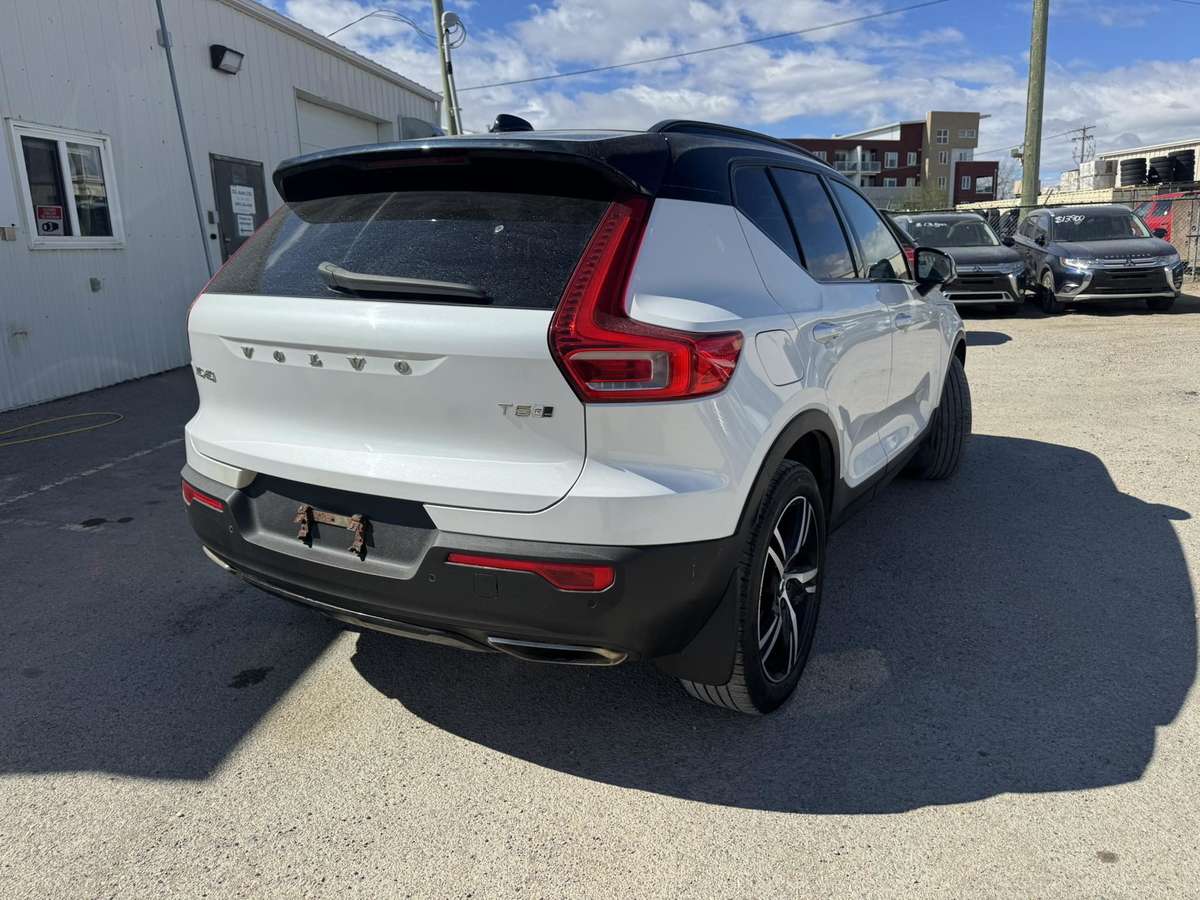 2019 Volvo XC40 R Design alt 3