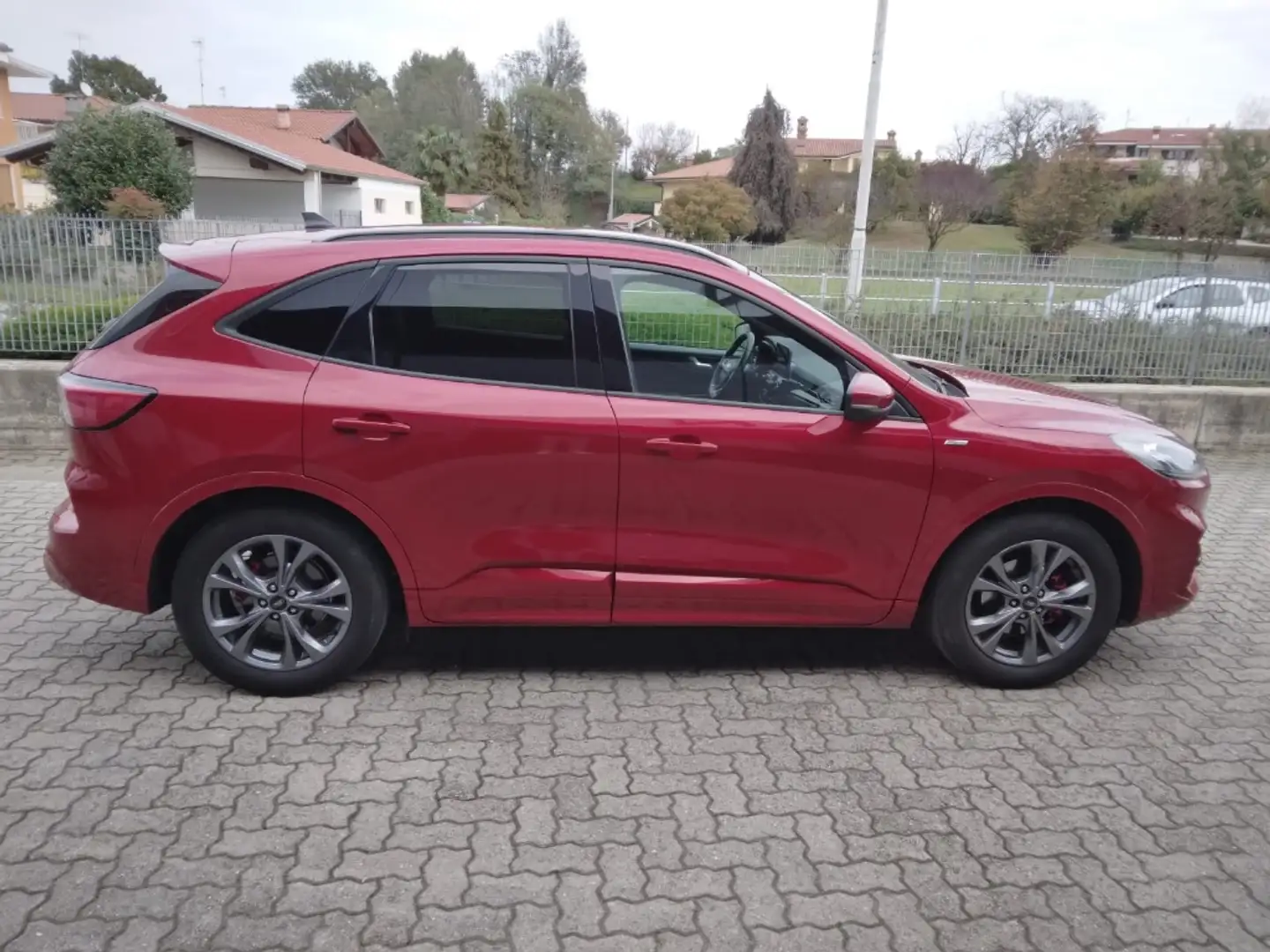 Ford Kuga 2.5 PHEV ST-Line X Rouge - 1