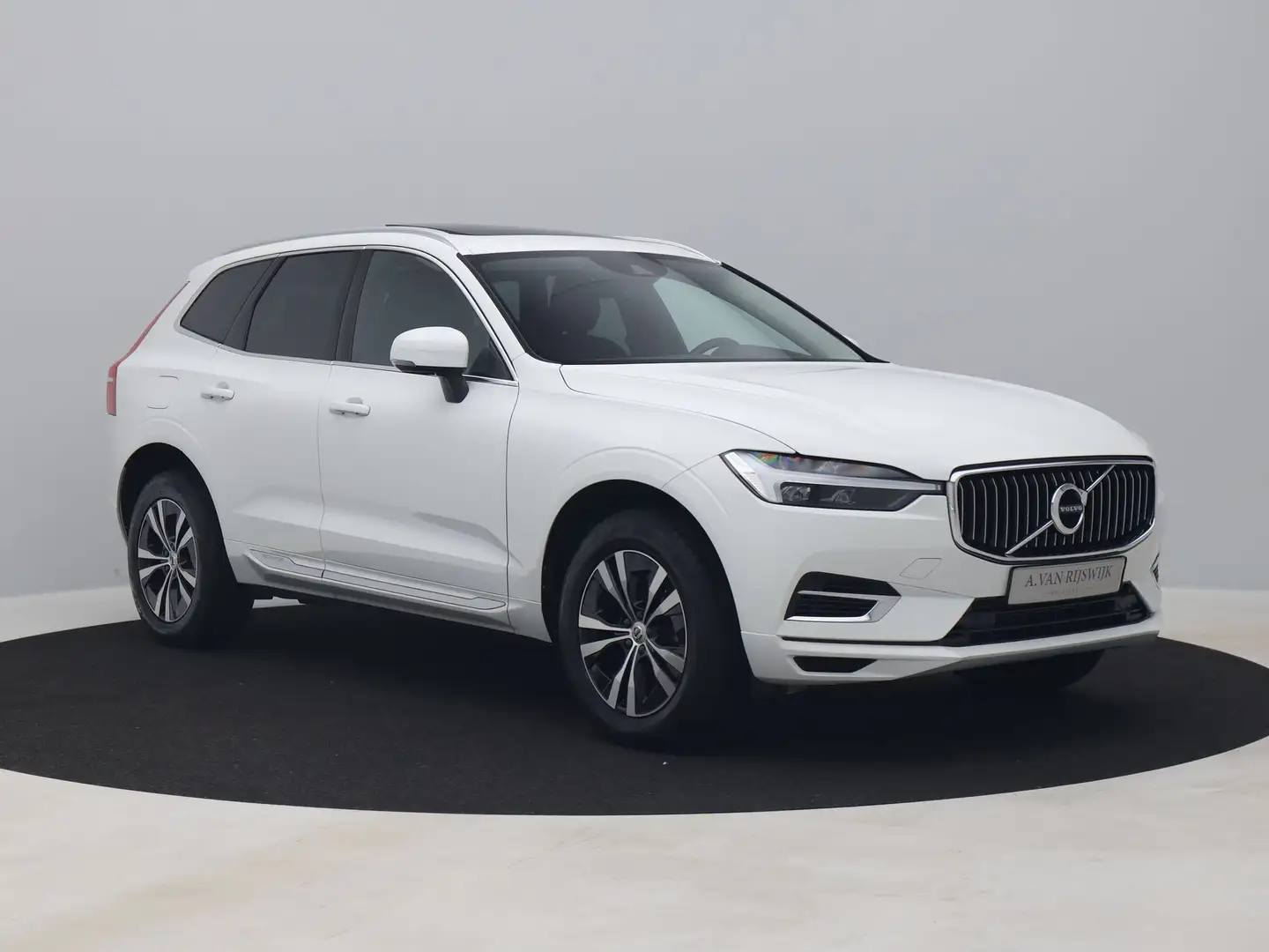 Volvo XC60 2.0 Recharge T6 AWD Business Pro | PANO | CAMERA | Wit - 2
