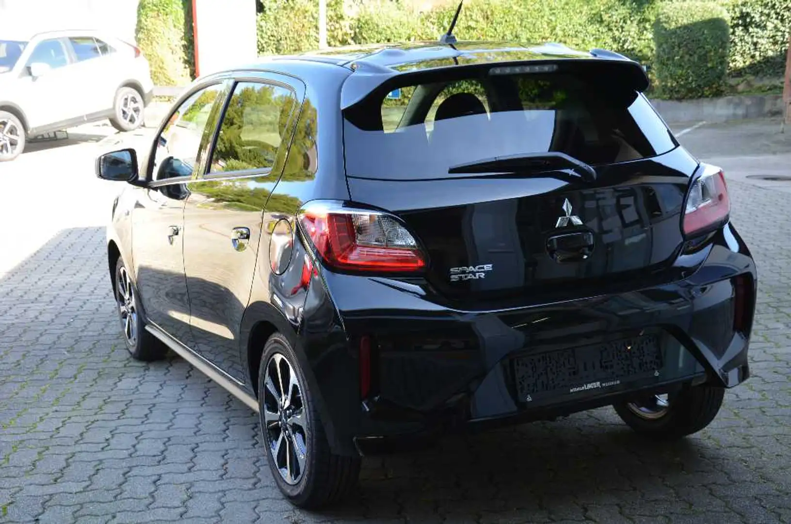 Mitsubishi Space Star Select+ 1.2 MIVEC ClearTec CVT Schwarz - 2