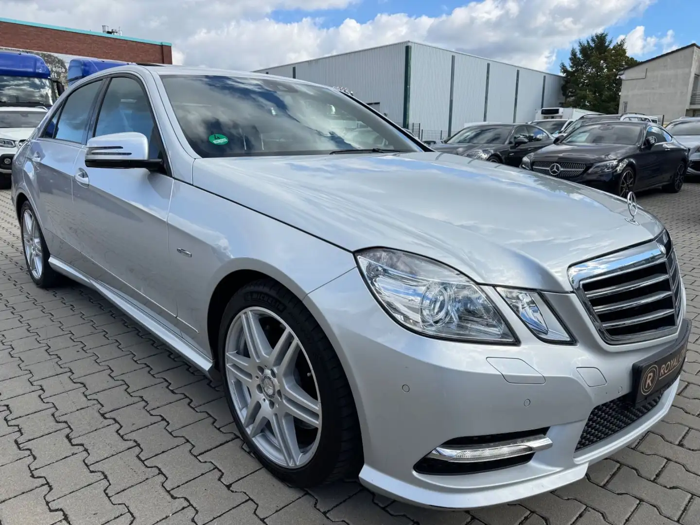 Mercedes-Benz E 350 V6 AMG Styling|Alcantara|H&K|1-Hd|2xKlima| Silber - 1