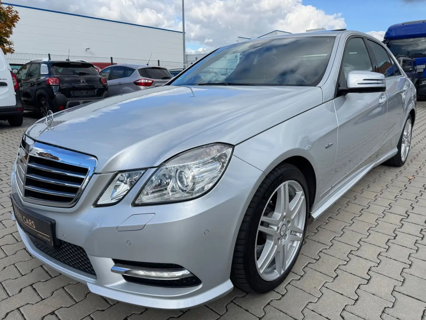 Mercedes-Benz E 350 V6 AMG Styling|Alcantara|H&K|1-Hd|2xKlima| Silber - 2