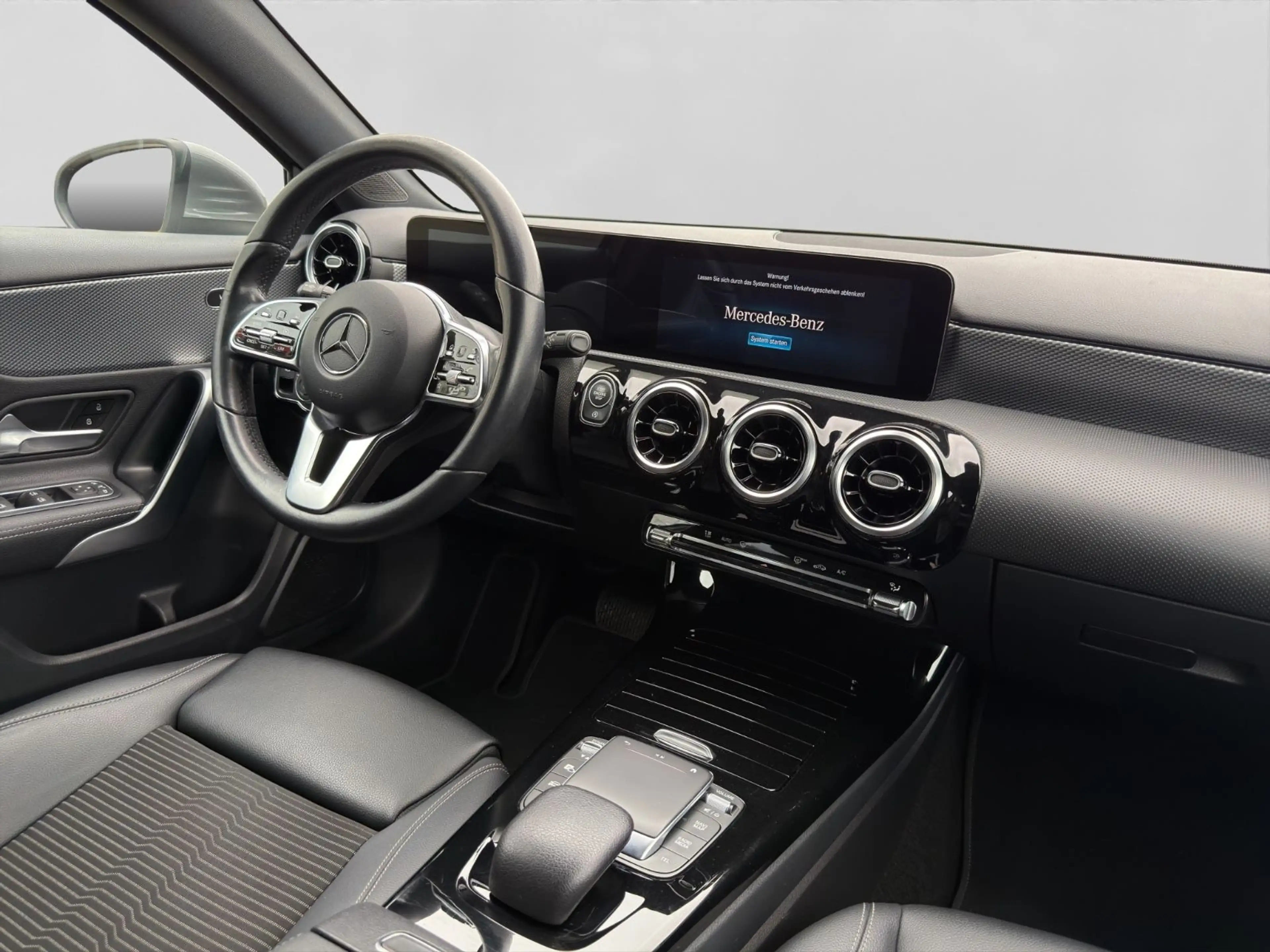 Mercedes-Benz A 180 High Performance MBUX PDC DAB Keyless GO — photo 13