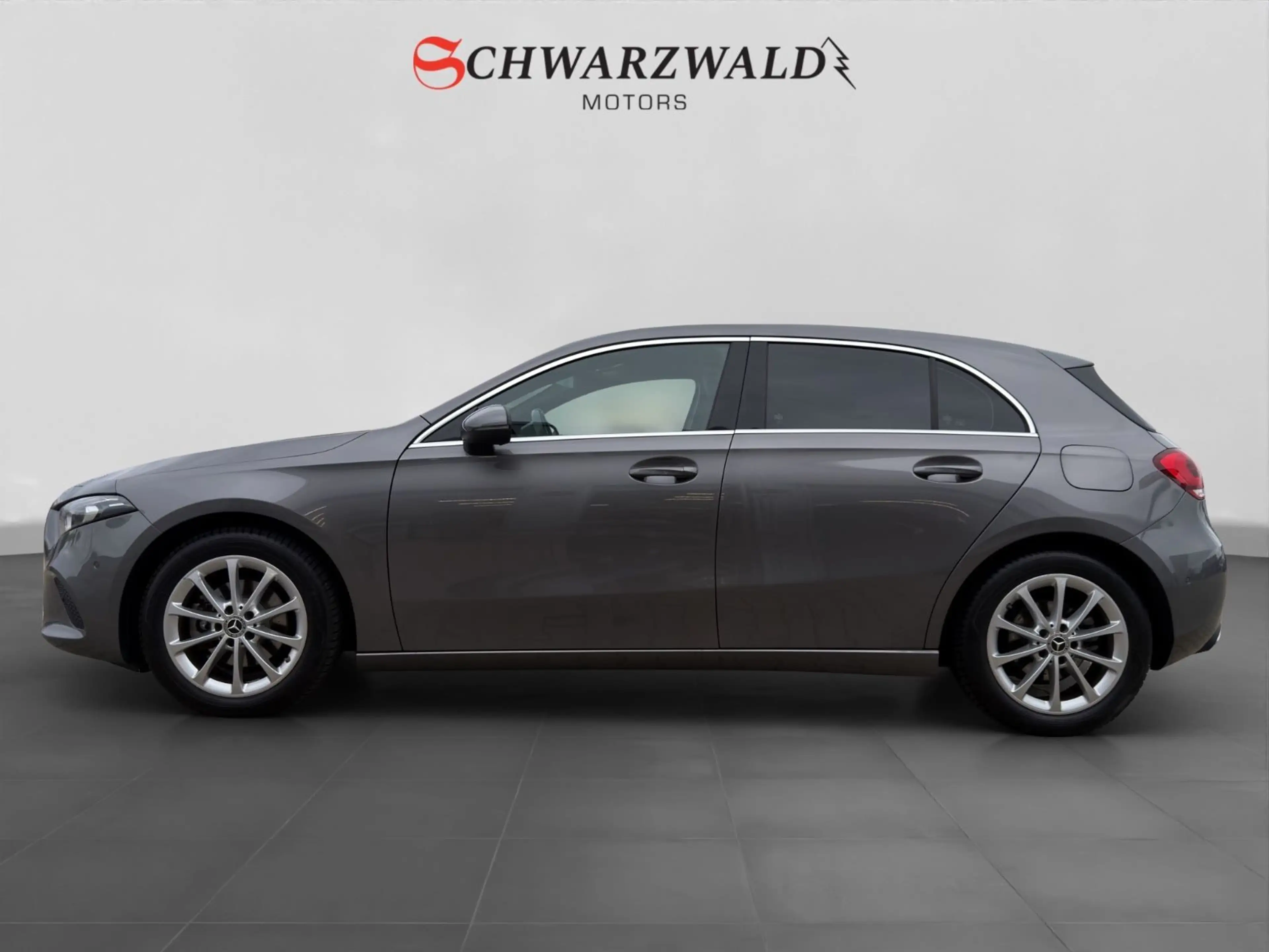 Mercedes-Benz A 180 High Performance MBUX PDC DAB Keyless GO — photo 2