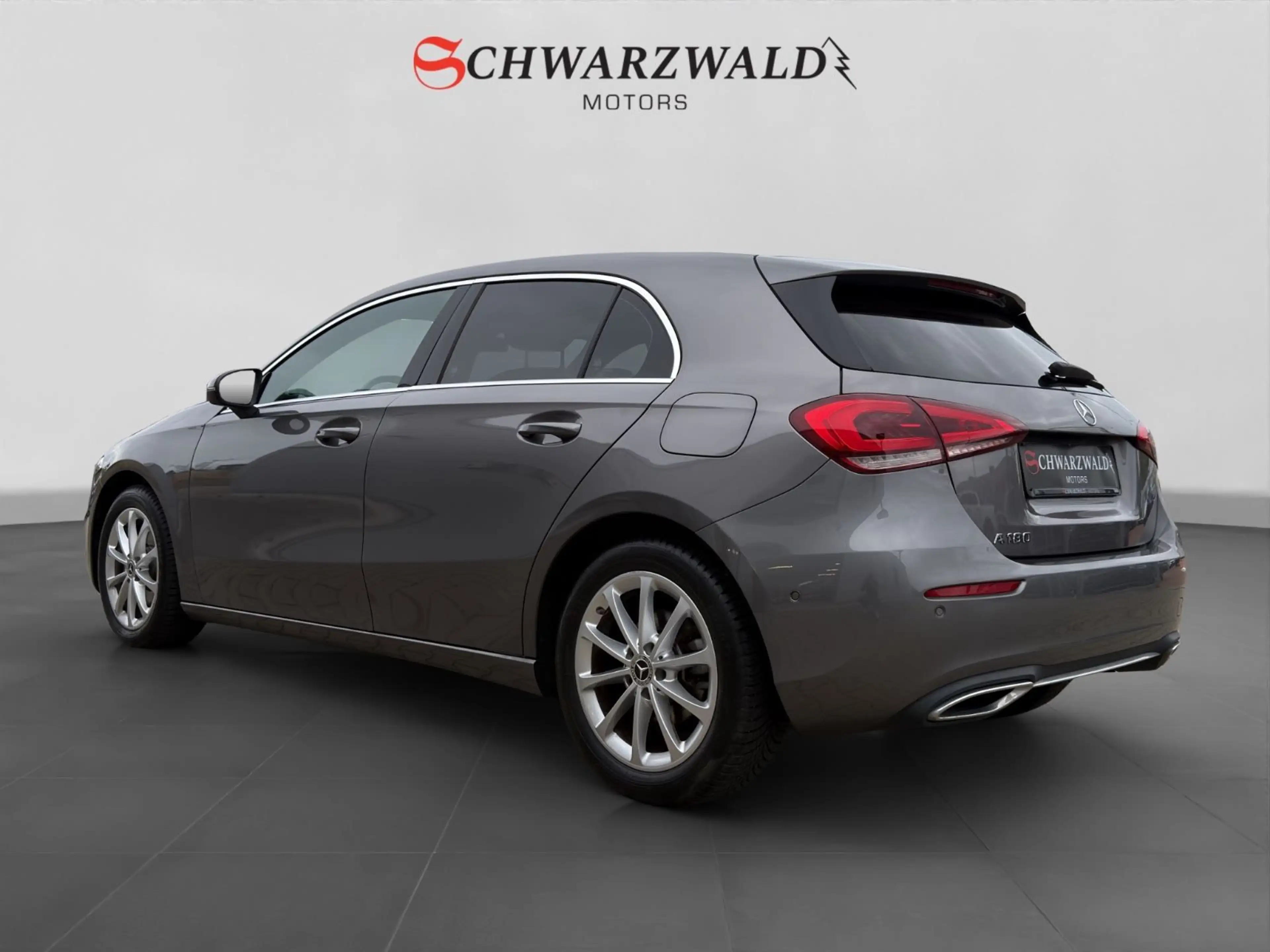 Mercedes-Benz A 180 High Performance MBUX PDC DAB Keyless GO — photo 3