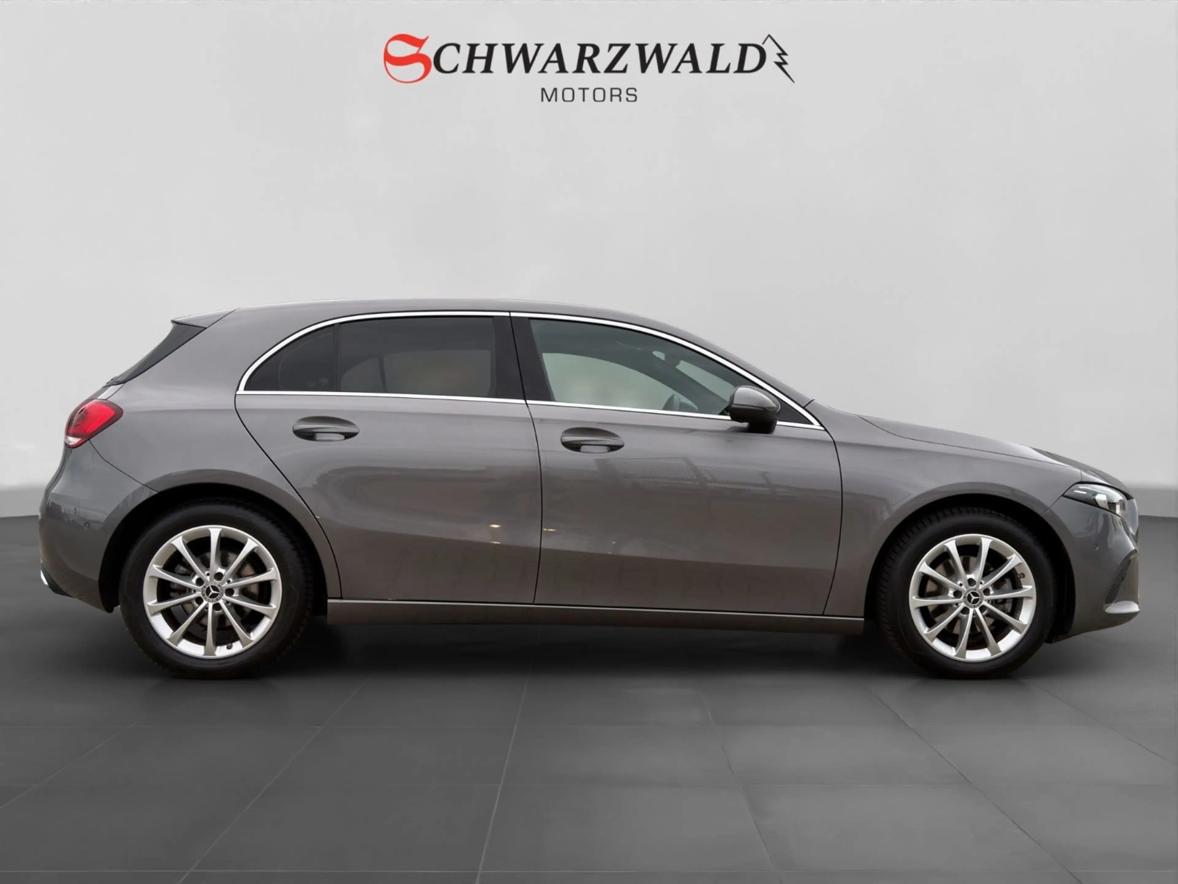 Mercedes-Benz A 180 High Performance MBUX PDC DAB Keyless GO — photo 6