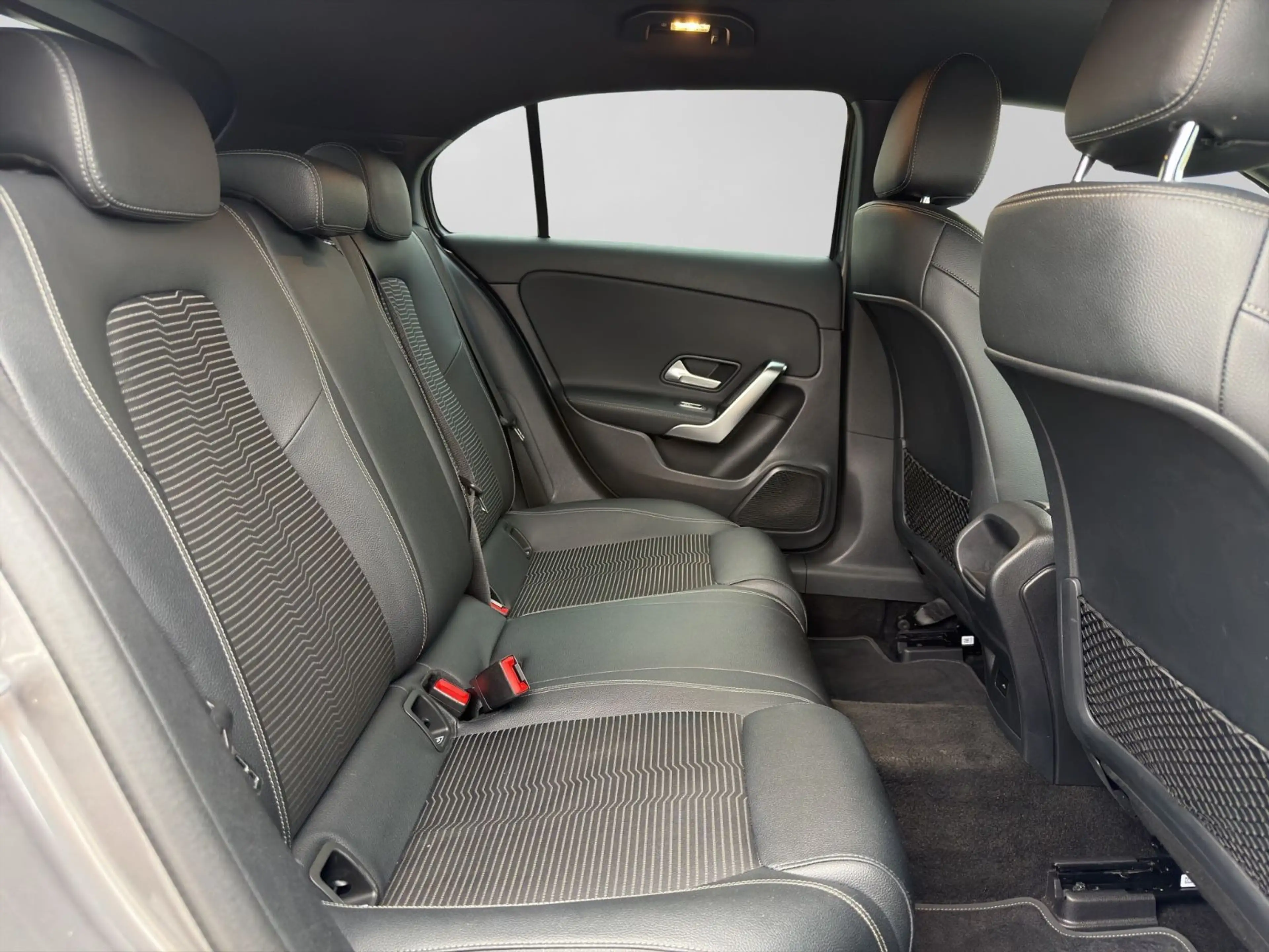 Mercedes-Benz A 180 High Performance MBUX PDC DAB Keyless GO — photo 12