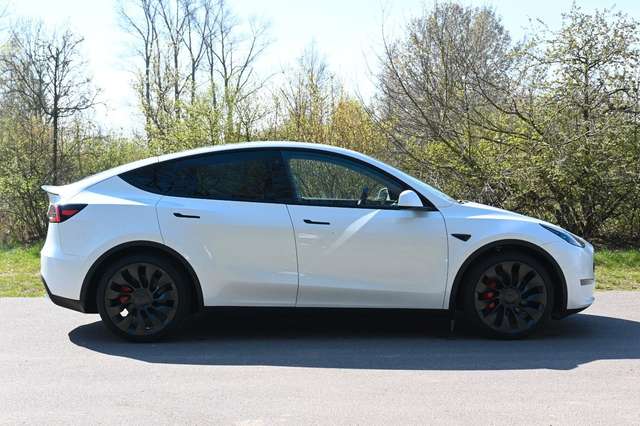 Tesla Model Y Performance Dual Motor AWD