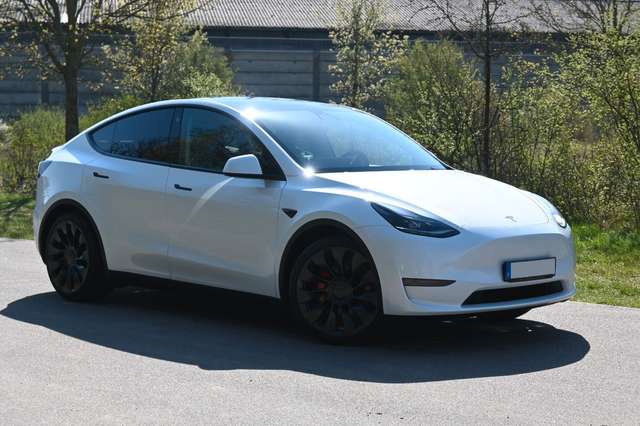 Imagine Tesla Model Y Performance Dual Motor AWD