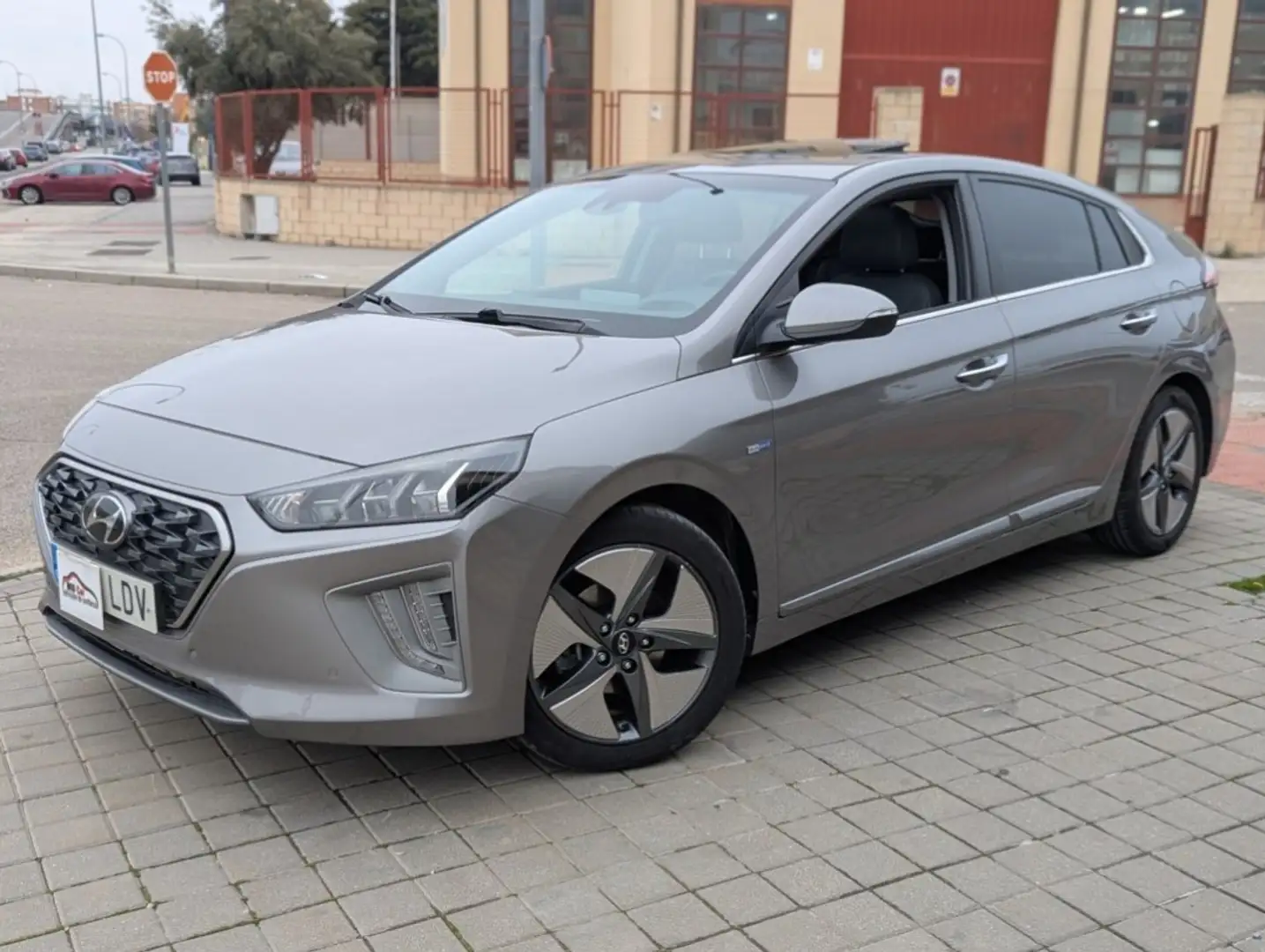 Hyundai IONIQ HEV 1.6 GDI Style Gris - 1