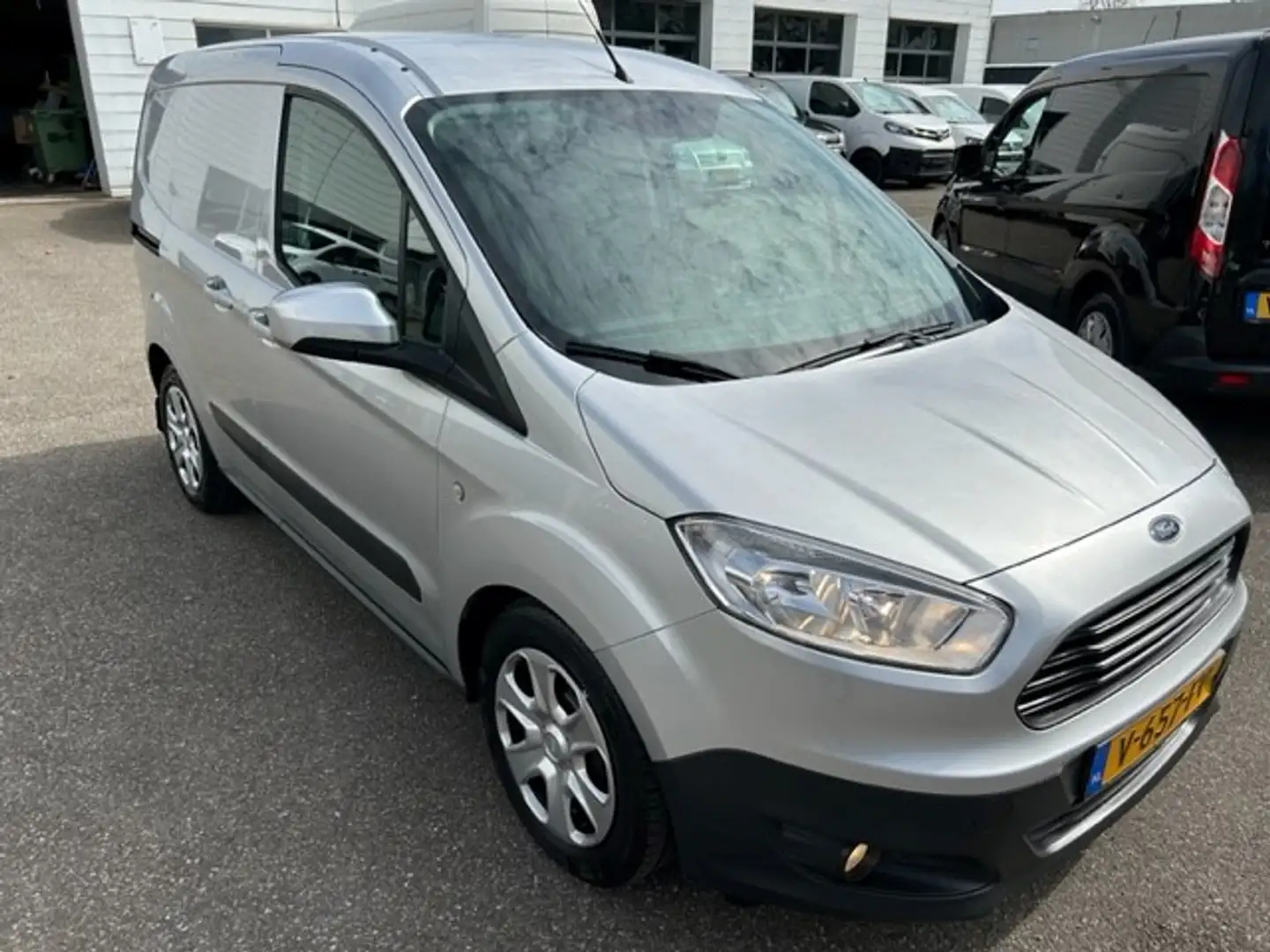 Ford Transit Courier 1.5 TDCI Trend AIRCO NAVIGATIE I PDC ACHTER I MULT Silber - 2