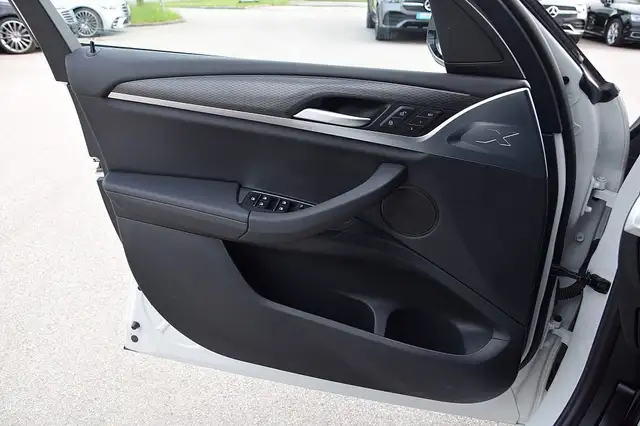 BMW X3 view 10
