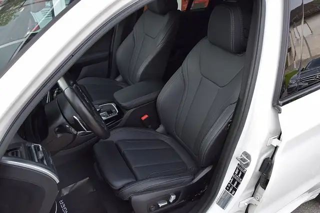 BMW X3 view 12