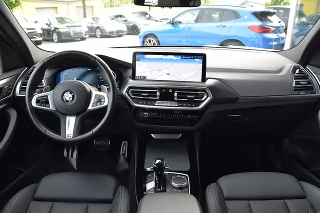 BMW X3 view 9