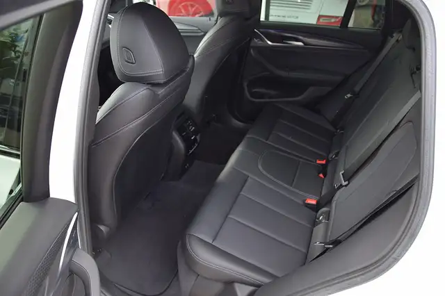 BMW X3 view 14
