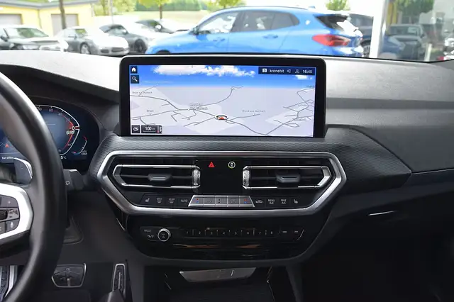 BMW X3 view 5