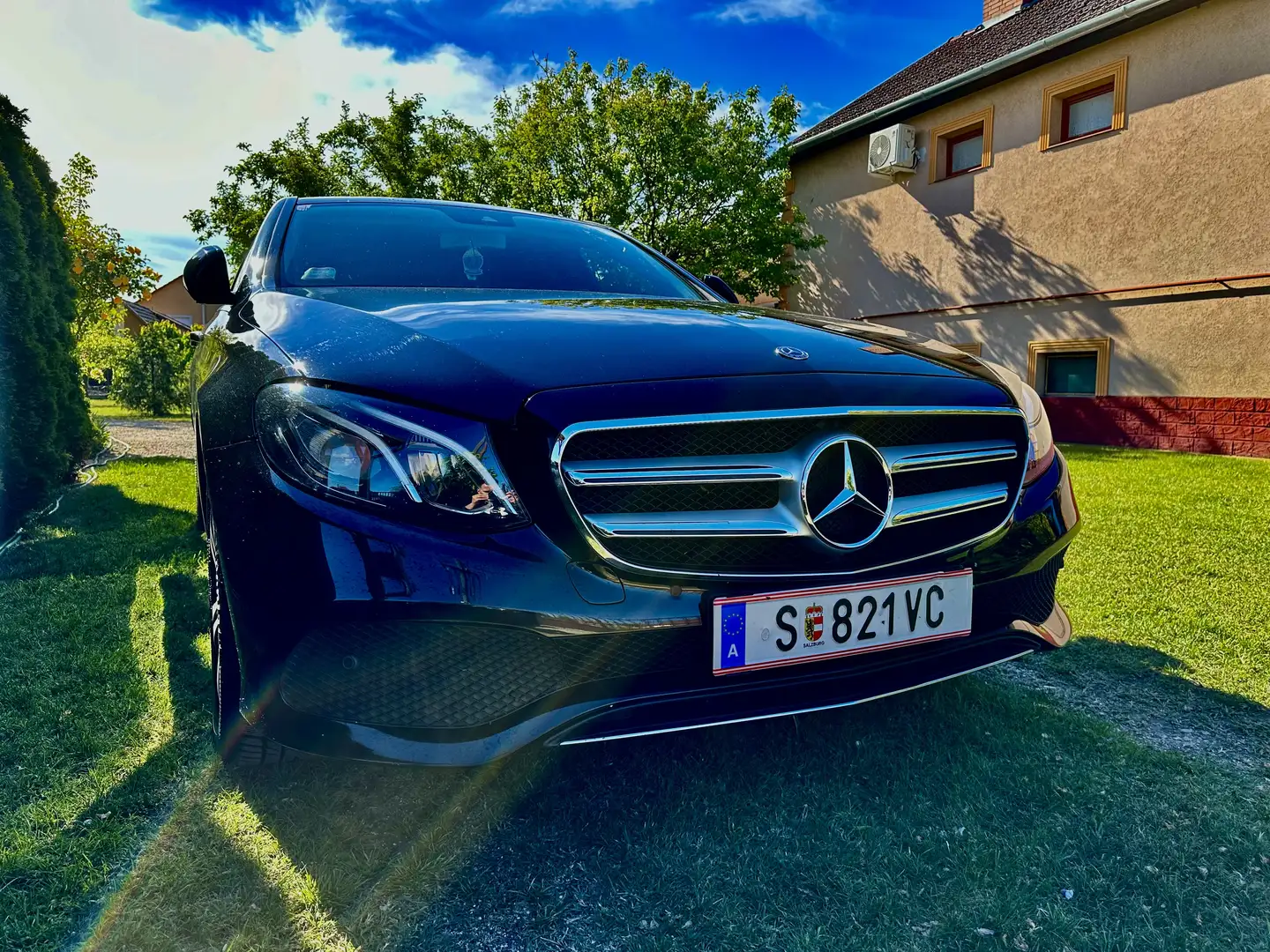 Mercedes-Benz E 200 9G-TRONIC Schwarz - 1